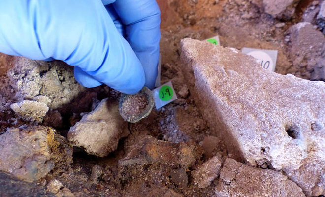 В Италии во время раскопок нашли древний сейф. Археологи попробовали его открыть, и процесс занял несколько месяцев