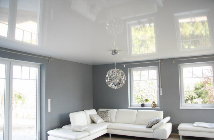 Как выбрать люстру для натяжного потолка в зал и другие комнаты (67 фото)