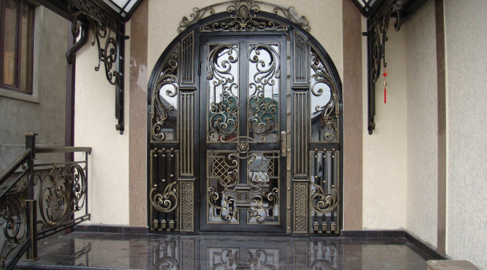 Выбираем идеальную входную дверь для домашнего интерьера (22 фото)