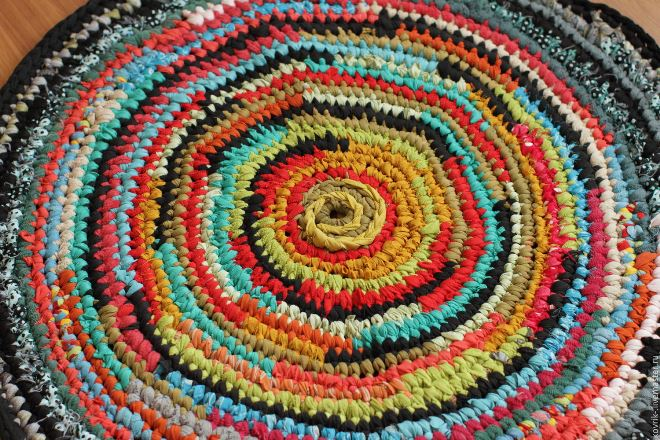 Вязаные коврики: интересные модели и применение в дизайне помещения (45 фото)