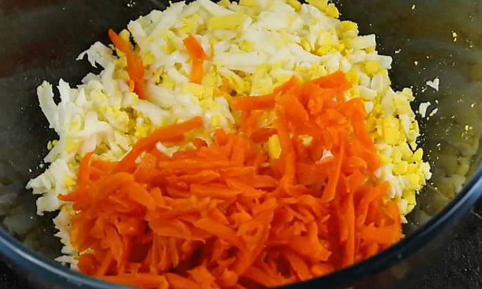 Салат Дружба с плавленым сыром: вкуснее оливье, на столе за 5 минут