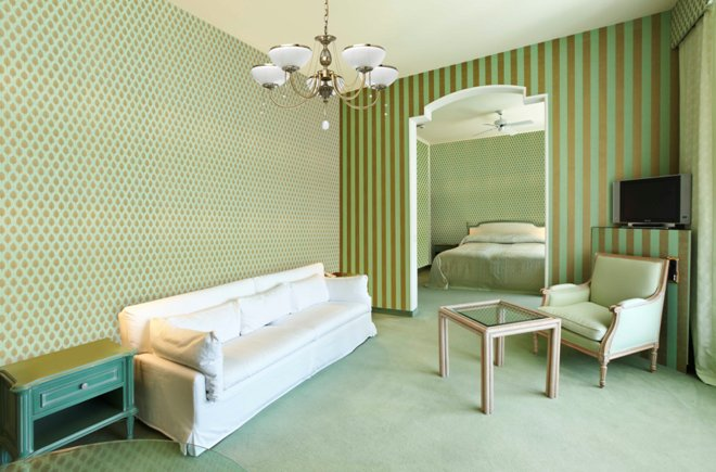 Обои-компаньоны: фото, примеры для зала, оригинальные приемы и стандартные способы создания эффектного интерьера (83 фото)