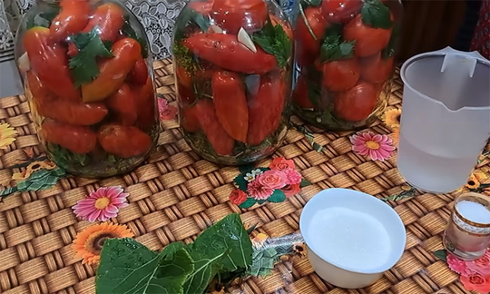 Старинный рецепт: квашеные помидоры на зиму по-деревенски