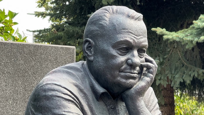 Последний дом Эльдара Рязанова: что стало с могилой режиссера спустя 10 лет после смерти