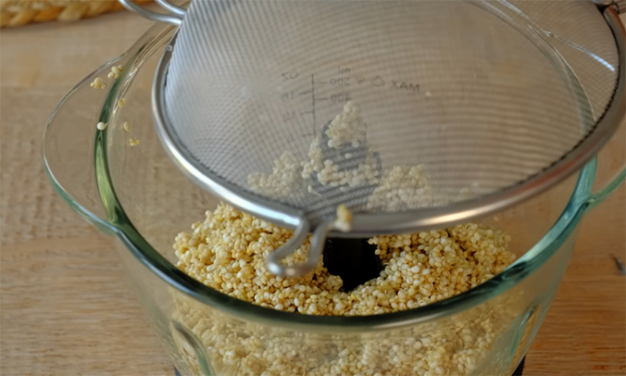 Просто добавьте киноа в воду: особенные блинчики нежнее обычных