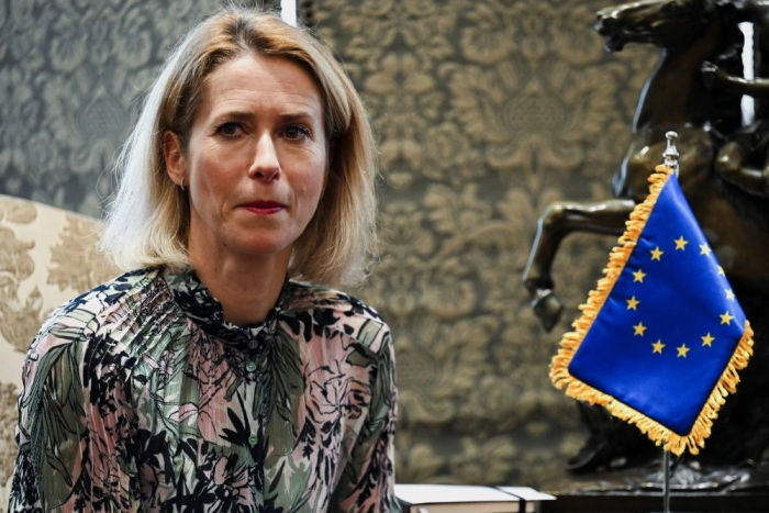 На роток накинь платок.