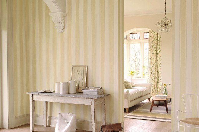 Обои в полоску: как создать нестандартный дизайн комнаты с помощью простых линий (104 фото)