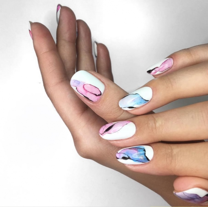 Маникюр на 8 Марта: идеи с фото