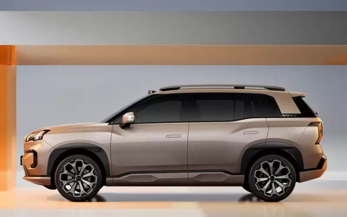 Популярный бренд вывел на российский рынок новый кроссовер: известна цена