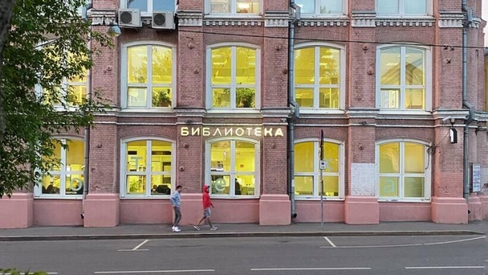 Мраморная лестница, трехэтажная люстра и ночные экскурсии: 10 самых классных библиотек Москвы