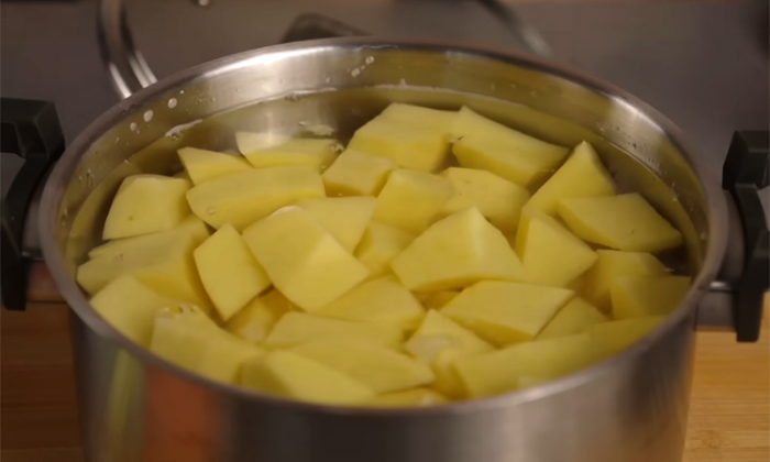 Смешали картошку с фаршем и ужин готов: гораздо вкуснее и проще котлет