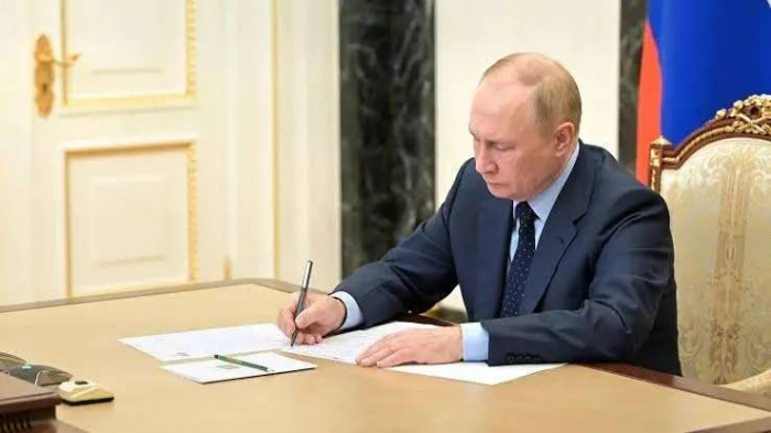 Мы будем смешивать бензин. Потому что другого выхода нет