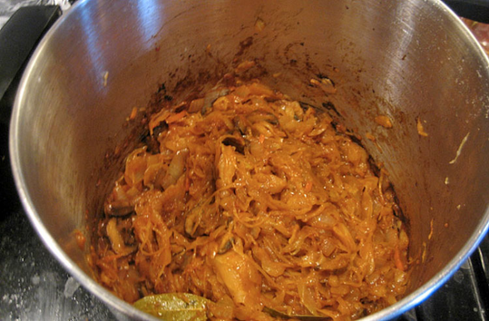 Капуста и сосиски. Рецент рагу для ленивых и экономных