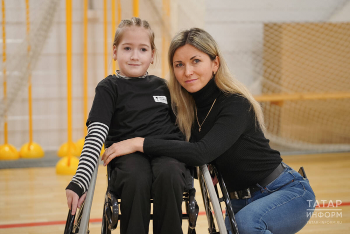 «Она может стать звездой в танцах на колясках»: история девочки-инвалида из Лисичанска