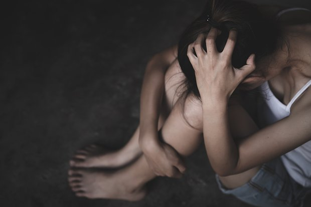 «Тело движется, но внутри ничего нет. Я умерла давным-давно». Как живут люди с синдромом ходячего трупа и можно ли им помочь?