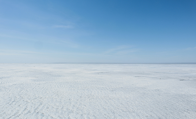 Люди на Севере оставляют воду на морозе и ждут, пока она замерзнет. Она очищается без фильтров