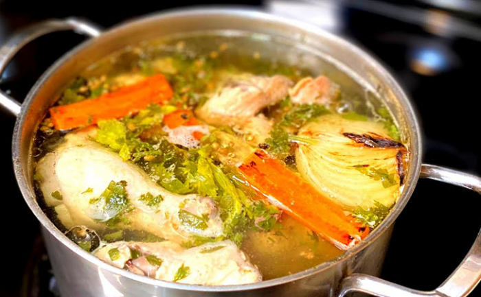 Кавказский секрет крепкого бульона: прозрачный словно слеза, подойдет и для супов, и для хинкали