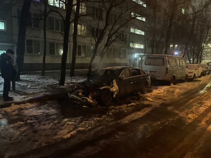 Месть за дорожный конфликт: мужчина поджег чужой «Мерседес»