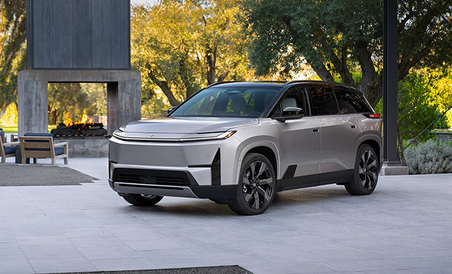 Toyota показала электрический Highlander. Многие считают что Tesla Model Y обречена