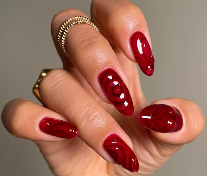 Маникюр на 8 Марта: идеи с фото