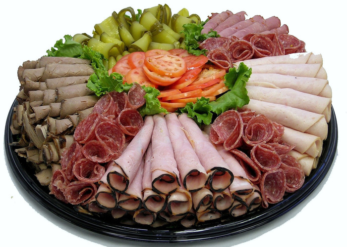 Как украсить стол на Новый год: традиционные варианты и креативные идеи (68 фото)