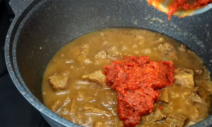 Гуляш «Бархатный»: секрет идеальной подливы без комочков и нежнейшего мяса