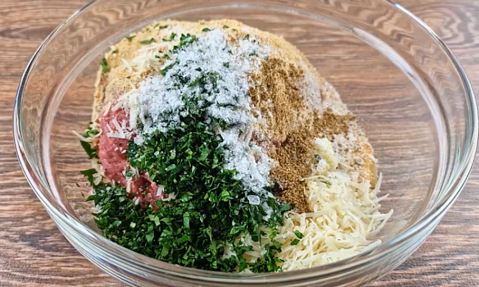 Не котлеты, а находка: мясные конвертики с моцареллой в томатном соусе