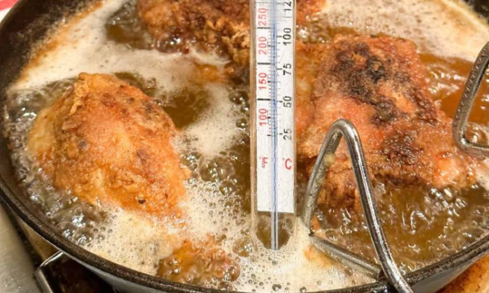 Сколько жарить курицу в кипящем масле, чтобы не пересушить и не оставить сырой