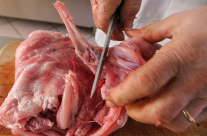 Как удалить из кролика все кости, сохранив цельной тушку