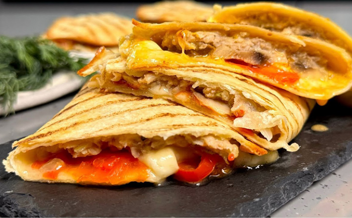 Мексиканский перекус за 3 минуты: лепешки кесадилья с начинкой. Подходят для любого времени дня