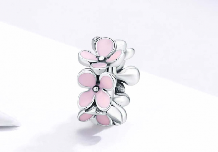 Украшения с цветами на 8 Марта