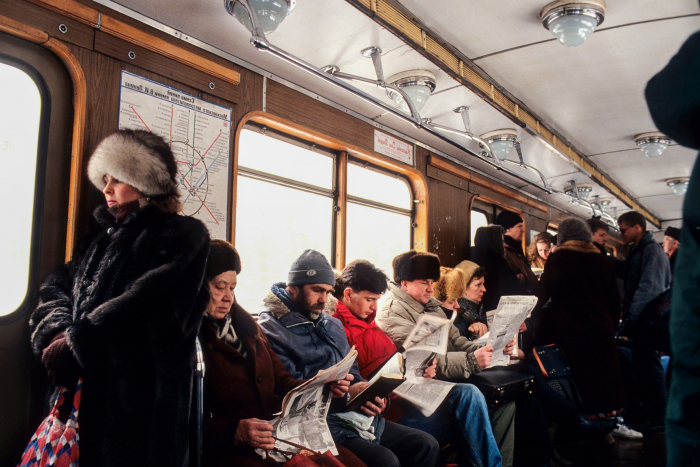 «Тараканы-убийцы: новые разработки подмосковного отделения ЦРУ» Самая безумная газета 90-х писала о бесах и НЛО. Кто ее создал?