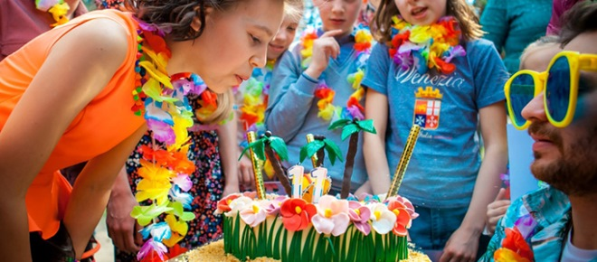 Как украсить стол на день рождения ребенка, чтобы он остался доволен (39 фото)