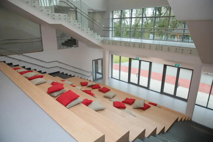 Одна из самых дорогих школ Москвы Brookes собрала с учеников деньги и закрылась: что о ней известно