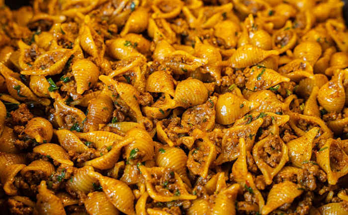 Грузинские макароны по-флотски. Изменилось немного, но теперь их можно хоть в Новый год подать