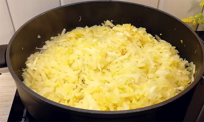 Превращаем пекинскую капусту в основу закуски. Теплые роллы разлетятся за секунды