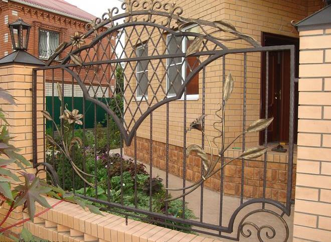 Кованые заборы: разновидности, преимущества и уход (102 фото)