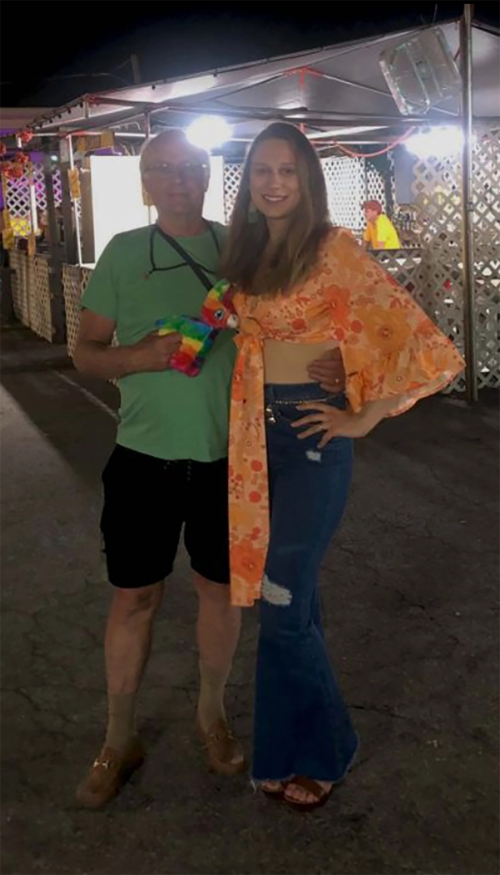 25-летняя девушка вышла замуж за 71-летнего мужчину через месяц после знакомства, а затем рассказала о причинах поступка