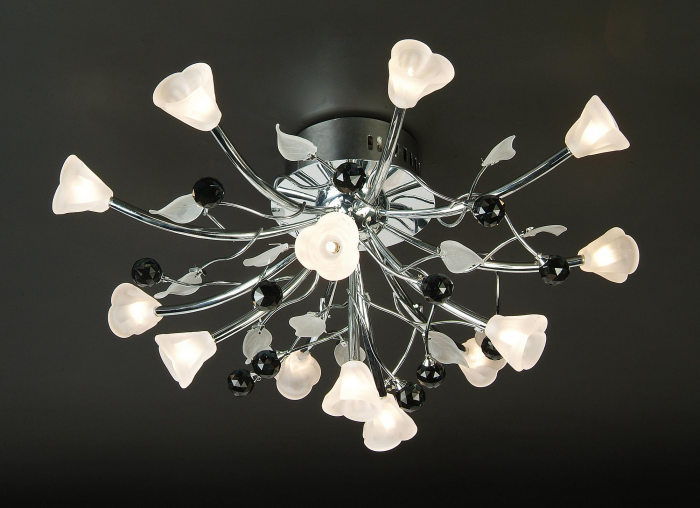 Как выбрать люстру для натяжного потолка в зал и другие комнаты (67 фото)