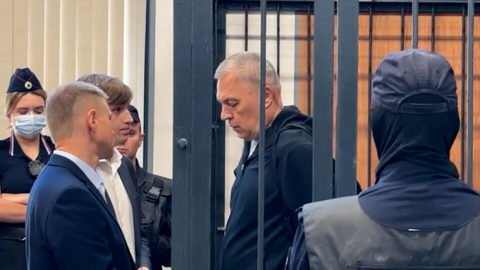 "Бог ему судья": экс-директор Газманова не признал вину после второго приговора