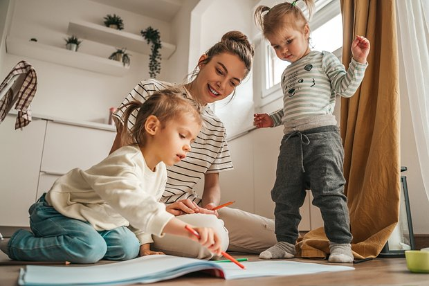 «До 100 тысяч рублей в месяц» Российских мужчин призывают выплачивать женам зарплату за домашний труд. Сколько стоит уют?