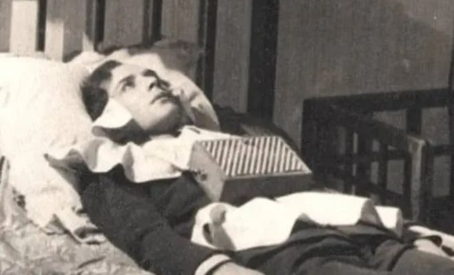 Иван Качалкин лег спать в царской России, а проснулся уже в СССР. Его сон длился 22 года