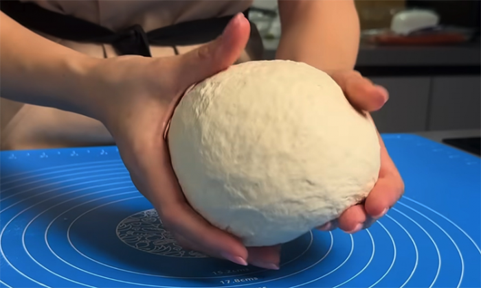 Настоящая пицца Пепперони по итальянскому рецепту. Тесто идеальное: даже если сьесть вечером, тяжести не будет