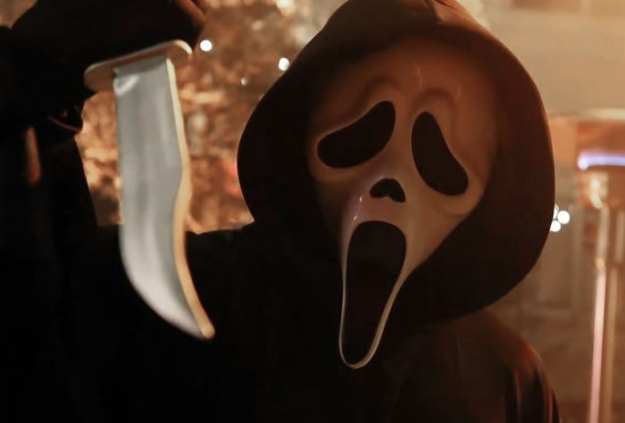 В кино — «Крик 7». Оправдывает ли ожидания самая коммерчески успешная серия культового хоррора?