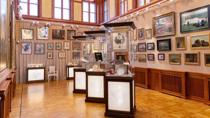 Франция — мачеха, а Россия — мать: Фонд культуры показал предметы, которые эмигранты вернули на Родину