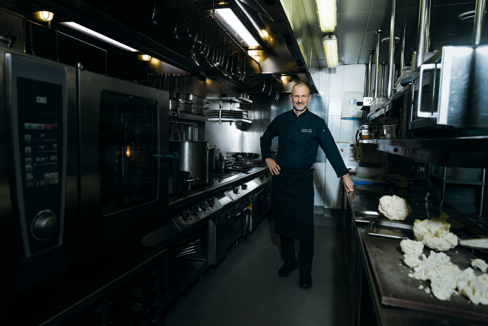 Шеф-повар Денис Климонтов: «Борщ может быть цвета звёзд рубиновых на Кремле»