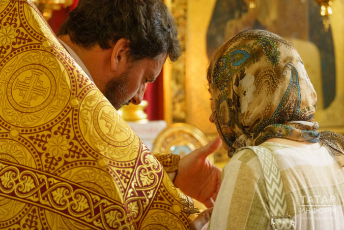 «Бог не наказывает за грех, он принимает выбор человека»: батюшка об ошибках и искуплении