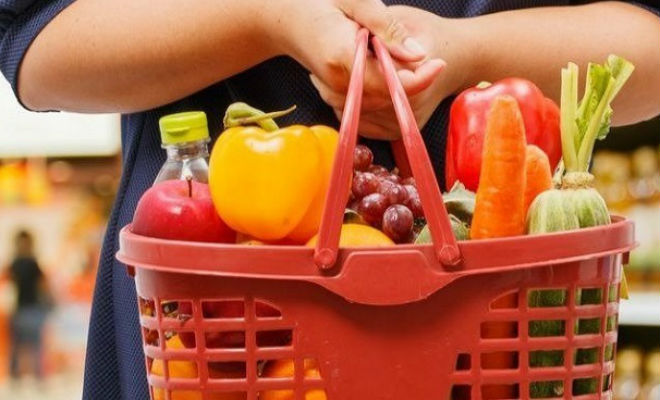 Еда безработных США: местный житель показал корзину бесплатного питания