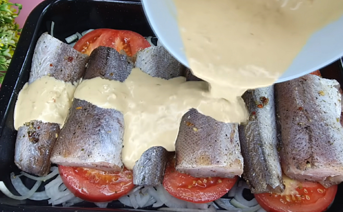 Недорогой хек будет вкуснее красной рыбы. Рецепт для духовки
