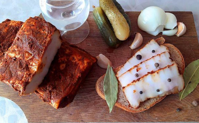 Засолка сала с добавлением красного вина. Уникальный рецепт: получается настоящий деликатес